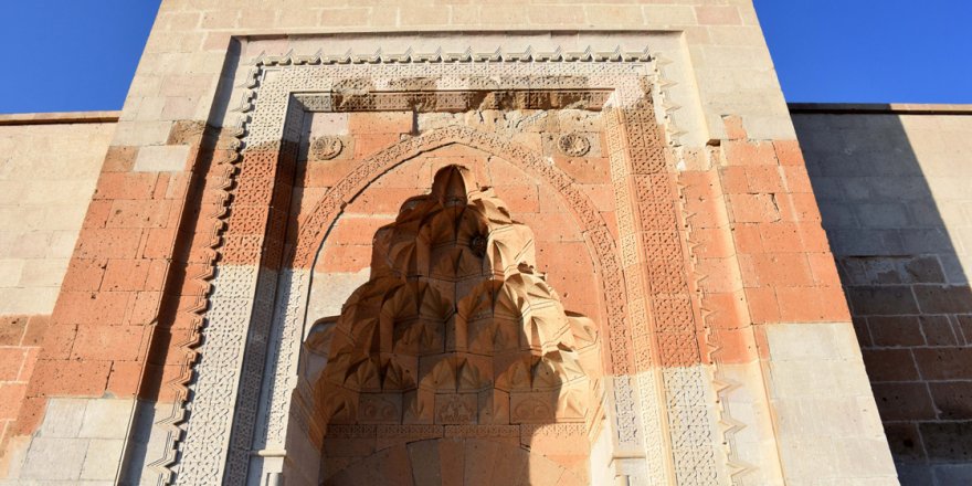 Aksaray'daki 9 asırlık Selçuklu kervansarayı restore ediliyor