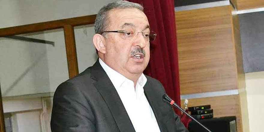 Sandalyede namaz tepkisi: Saatlerce AVM'de geziyorlar camiye gelince...