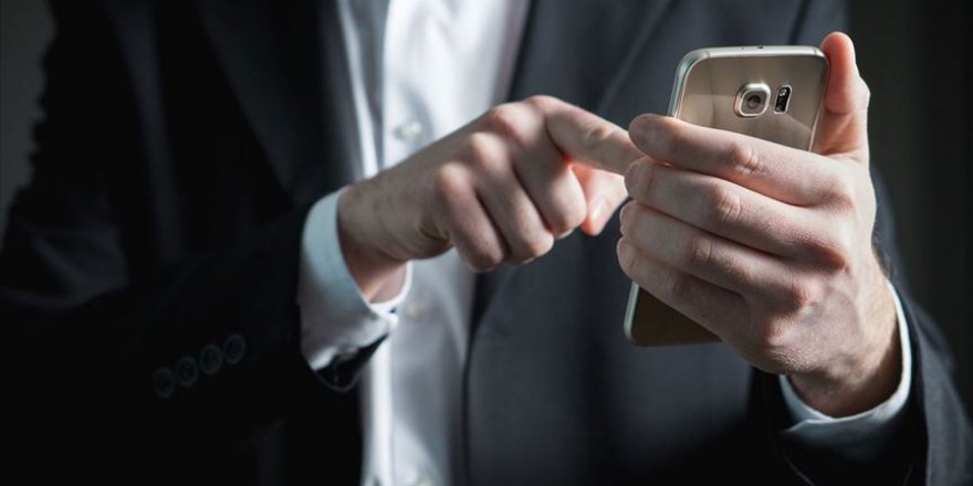 Her 15 dakikada bir telefona bakan kişi Nomofobi'dir