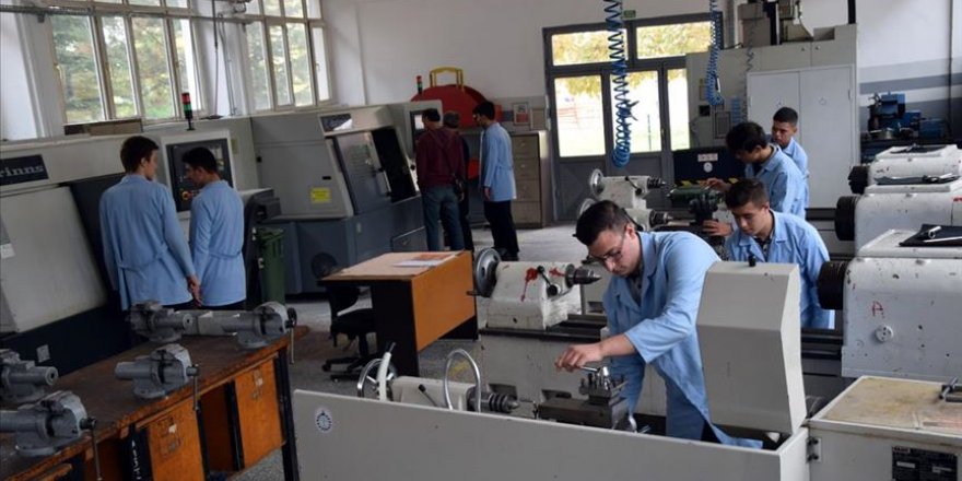 Makine tasarımı ve parça üretimi yapan meslek lisesi fabrikaların gözdesi