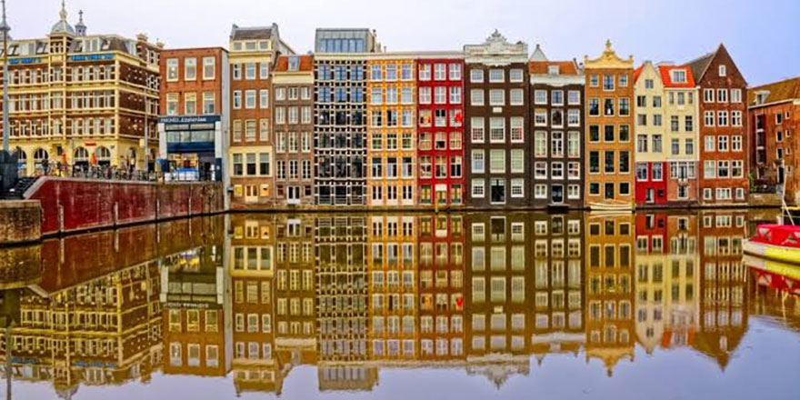 Hollanda'nın başkentinde ezan sevinci