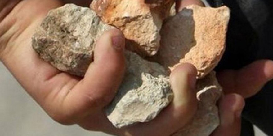 Hindistan'da vahşet! Farklı kastlardan evlenen çift taşlanarak öldürüldü