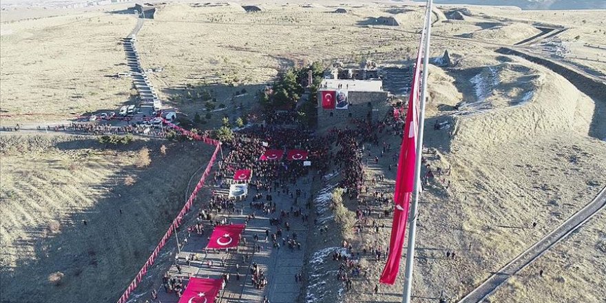 Erzurum 'ecdadına saygı' için yürüdü