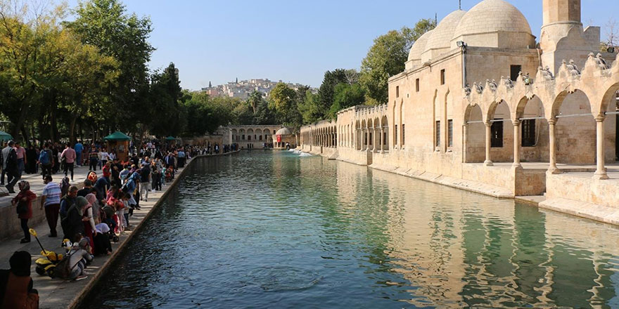 Balıklıgöl'e gelenler Said Nursi'nin ilk mezarını da ziyaret ediyor