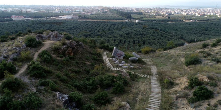 2200 yıllık kral mezarının üzerine yazdılar