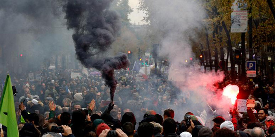 Fransa’da 'nesli bozmaya yönelik' biyoetik yasa tasarısı protesto edildi