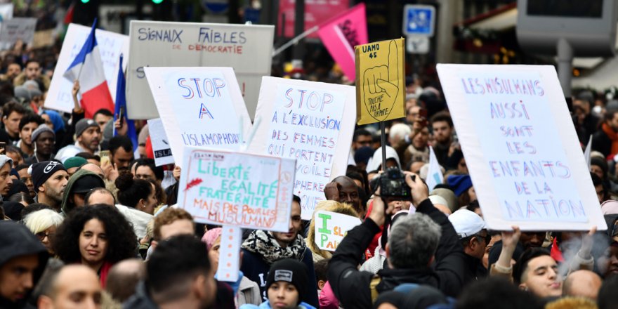 Paris'te İslam karşıtı açıklamalar ve saldırılar protesto edildi