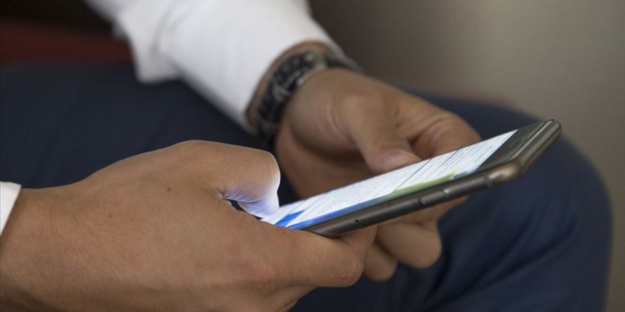 Üniversiteliler interneti 'yalnız' oldukları için kullanıyor