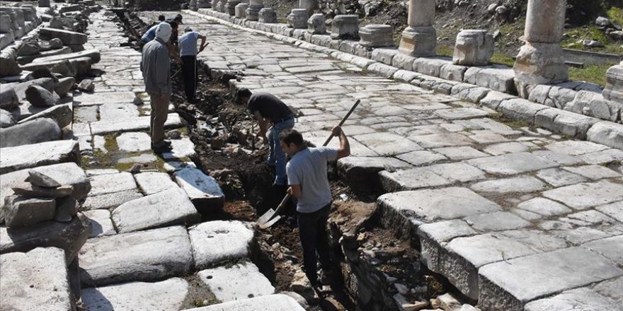 Stratonikeia'da 2 bin 200 yıllık kanalizasyon sistemi gün yüzüne çıkarıldı