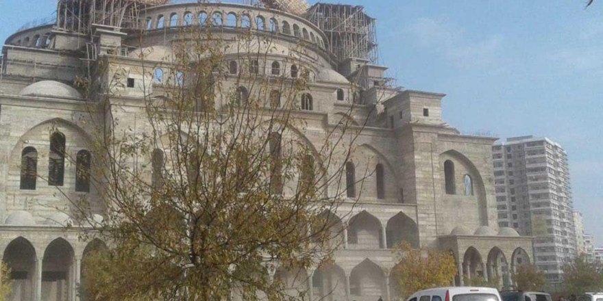 Gaziantep'te cami inşaatında çökme: Bir kişi göçük altında