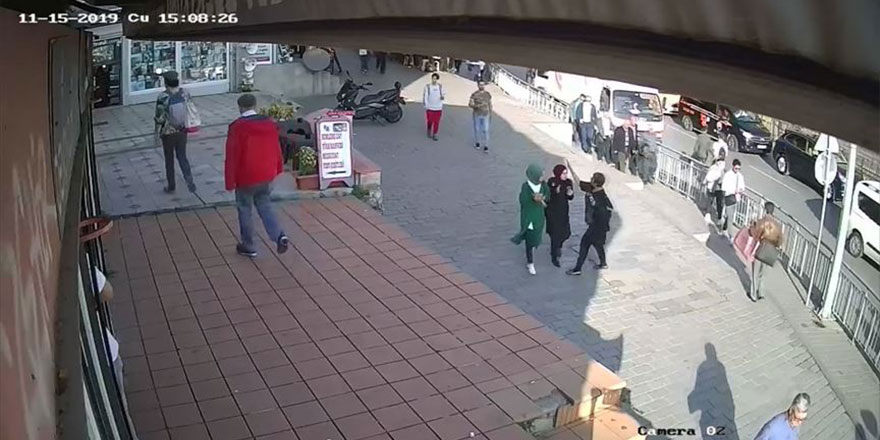 Başörtülülere saldıran kadın için 12 yıla kadar hapis istendi