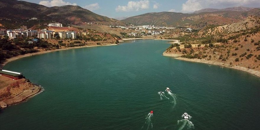 Tunceli'deki Uzunçayır Baraj Gölü su sporları merkezine dönüştü