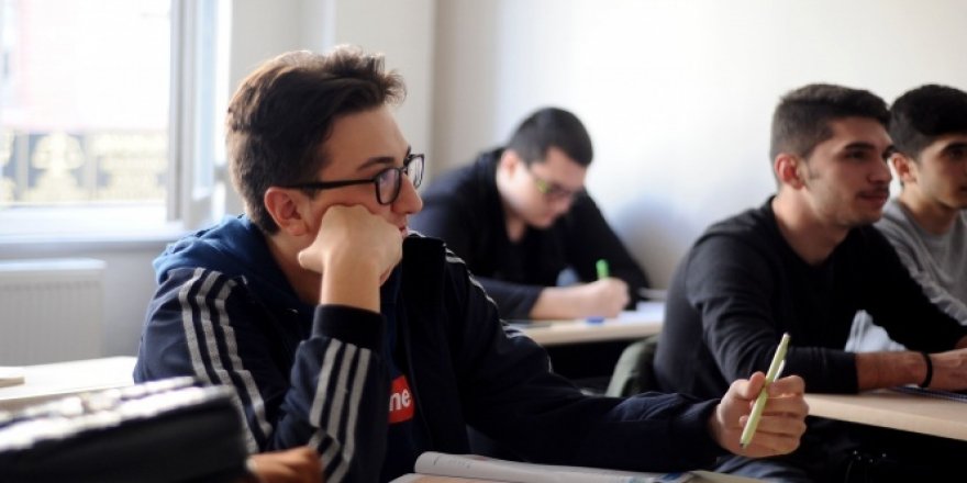 Öğrencilerin, üniversiteye giriş sınavı hazırlıkları