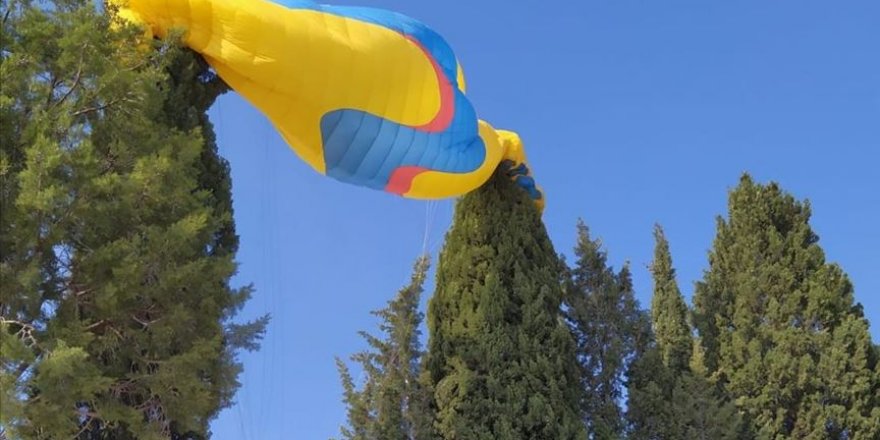 Yamaç paraşütü pilotu ile yolcusu böyle kurtuldu