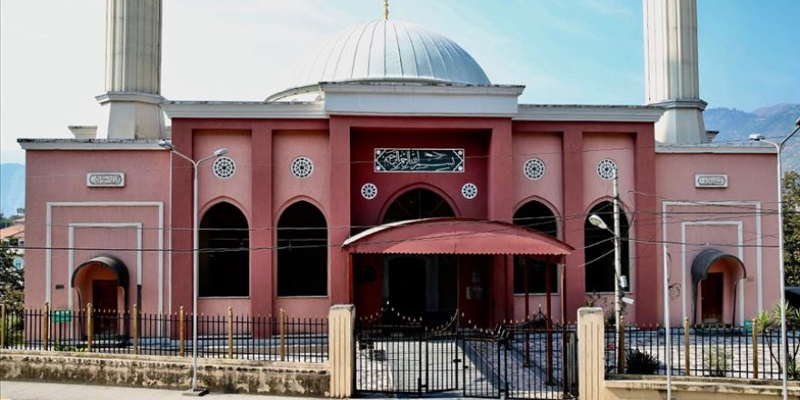 Azad Keşmir'in kalbi Türk camisi çevresinde atıyor