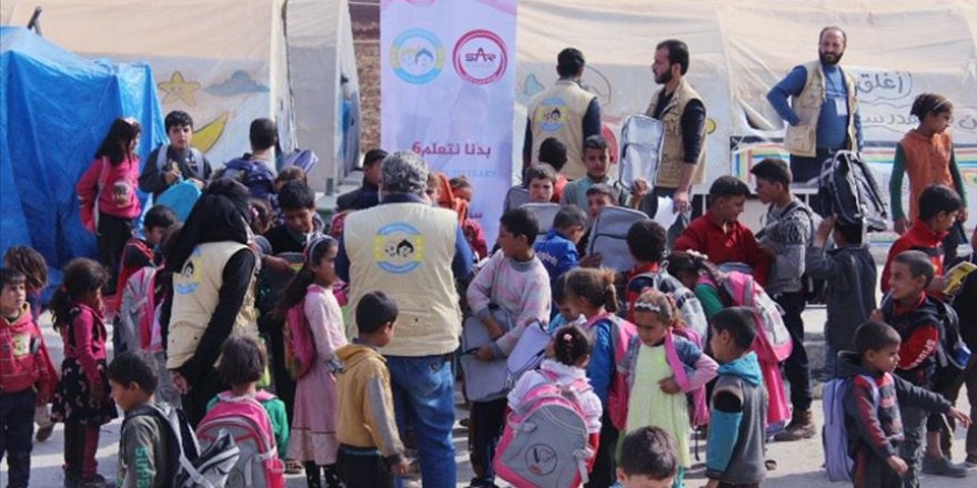 Suriyeli çocuklara kırtasiye yardımı yapıldı