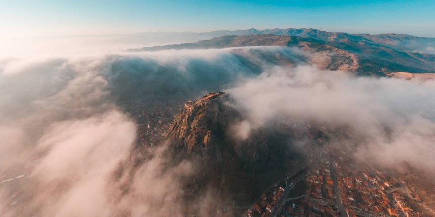 Karahisar Kalesi'nde sisli havada eşsiz manzara