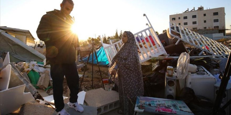 İsrail Kudüs'te Filistinli bir aileyi daha evsiz bıraktı