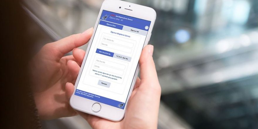 MEB'in e-Okul sistemiyle veliye 'bildirim' dönemi