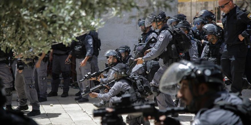 İşgalci İsrail polisi Kudüs'te bir camiyi kapattı