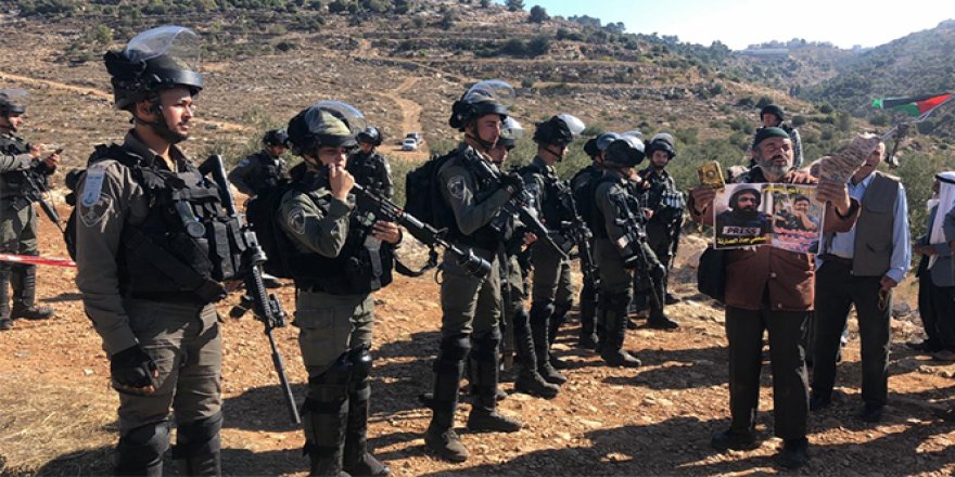 İşgalci İsrail askerleri Filistinlilerin cuma namazı kılmasını engellemeye çalıştı