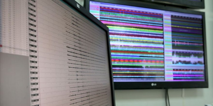 Endonezya'da 6,1 büyüklüğünde deprem