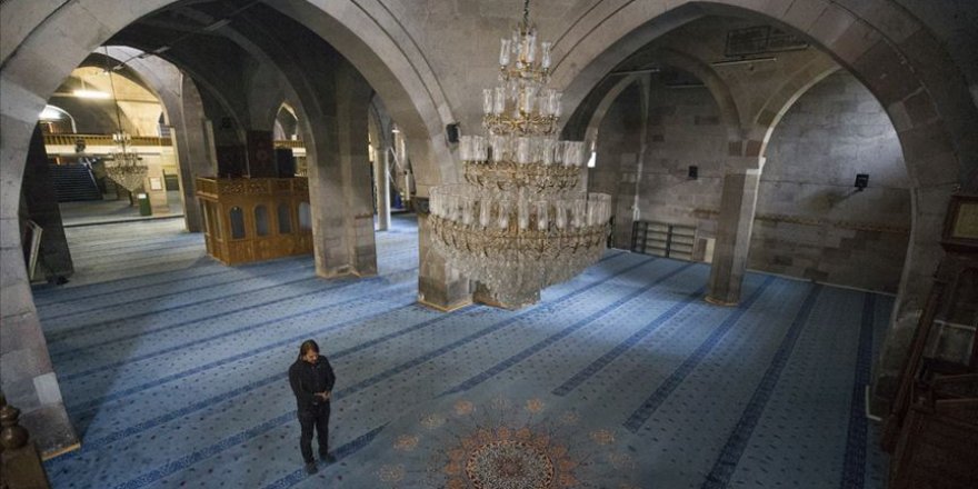 Kayseri'deki 9 asırlık cami restorasyonla nemden kurtarılacak
