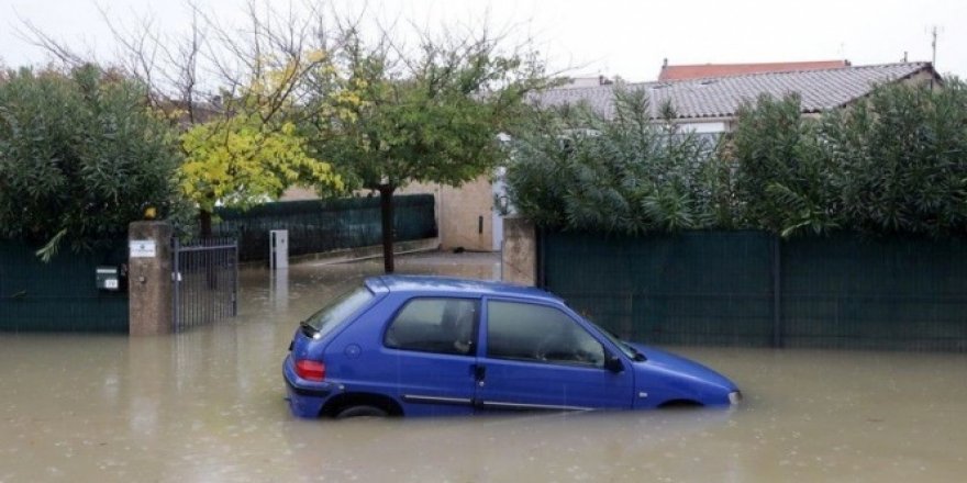 Fransa'da sel felaketi: 2 ölü