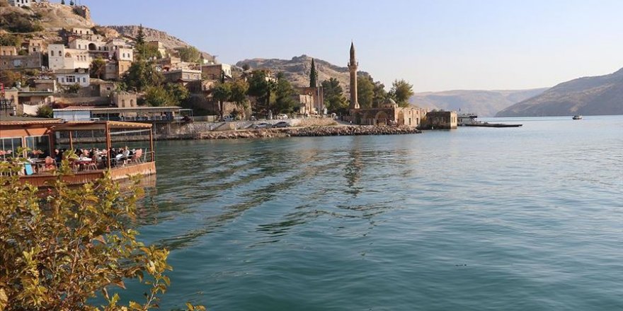 'Sakin şehir' Halfeti sonbaharda ziyaretçilerini büyülüyor