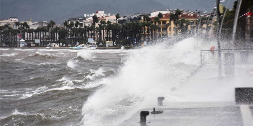 Muğla'da sağanak ve fırtına etkili oluyor
