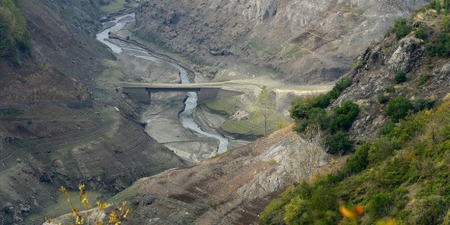 Yuvacık Barajı'nda su seviyesi düşünce eski köprü ortaya çıktı