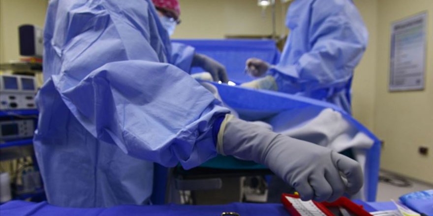 Hindistan'da hastanın 7,4 kilogramlık böbreği alındı