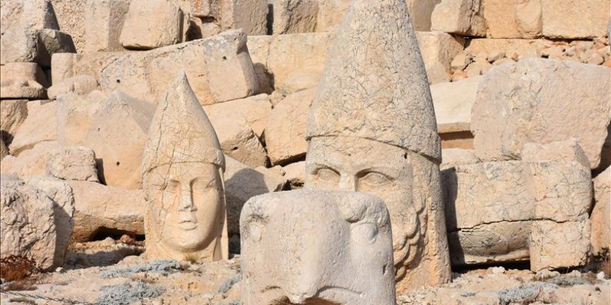 Nemrut Dağı'nda turist yoğunluğu