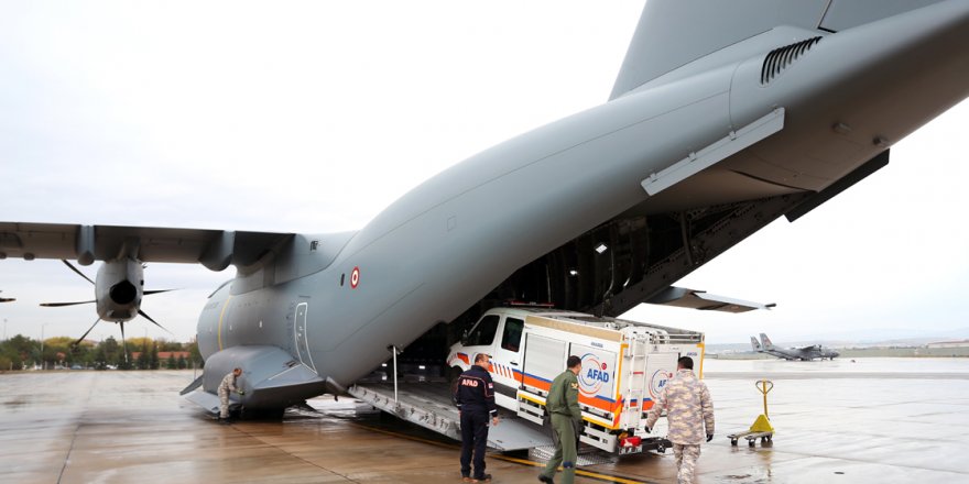 Yardım uçağı Arnavutluk'a hareket etti