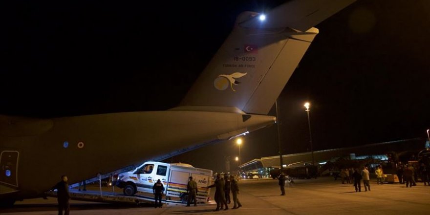 Türkiye'nin yardım uçağı Arnavutluk'ta