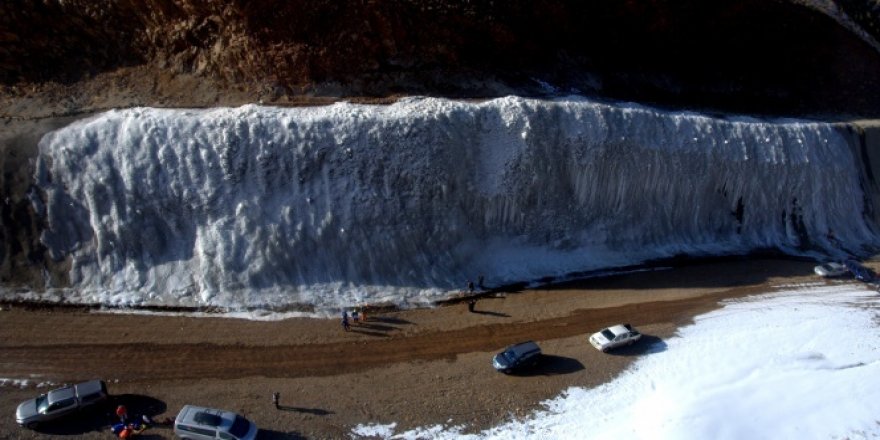 Erzurum'a 20 metrelik dev buz parkı