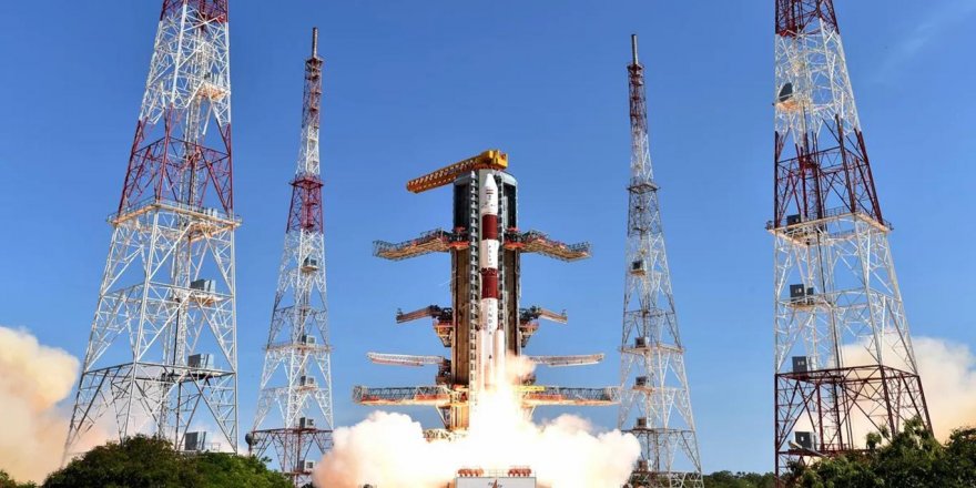 İran'da büyük hüsran! Hint Okyanusu'na çakıldı