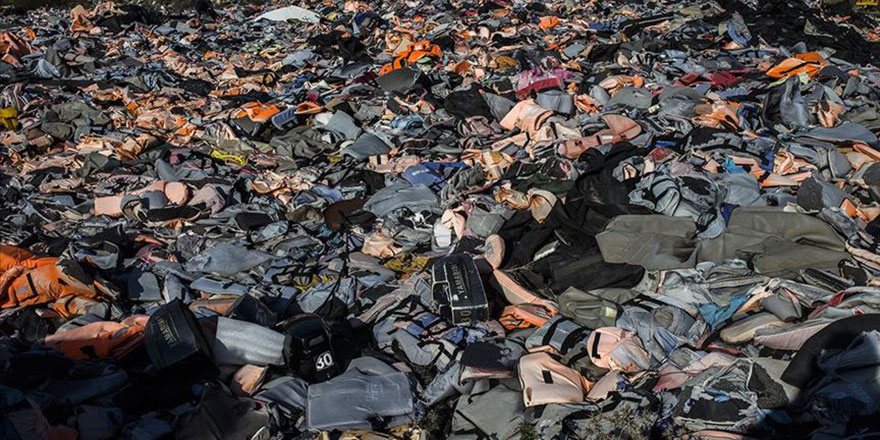 Umuda yolculuktan can yelekleri ve botlar kaldı