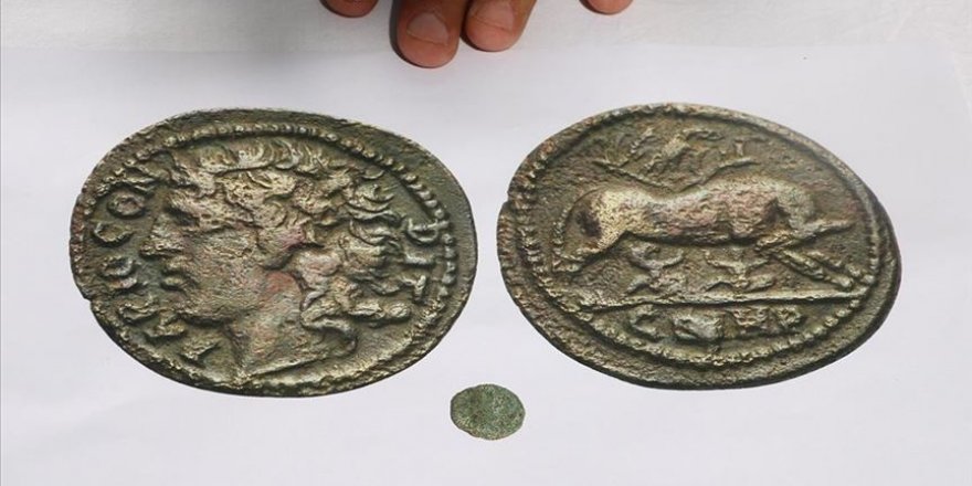 Parion Antik Kenti'nde 1800 yıllık "Paris" resimli sikke bulundu