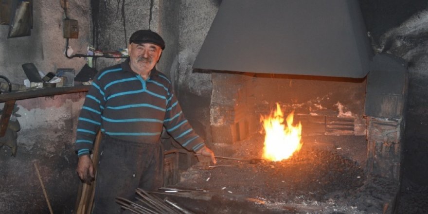 55 yıldır demire aşkla şekil veriyor