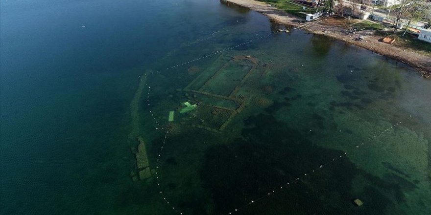 Su çekilmesi İznik Gölü'ndeki bazilikayı görünür hale getirdi