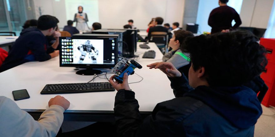 Küçük mucitler hayallerindeki robotları üretmeye başladı