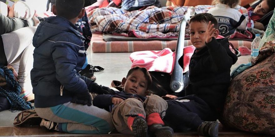 Arnavutluk'ta evleri hasar gören depremzedeler Kosova'ya getirildi