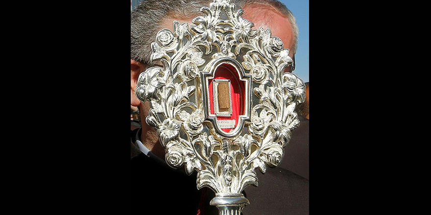 Hz. İsa'nın beşiğinin küçük bir parçası 1400 yıl sonra Filsitin'e döndü