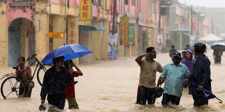 Malezya'da sellerin ardından tahliye edilenlerin sayısı yaklaşık 15 bine yükseldi