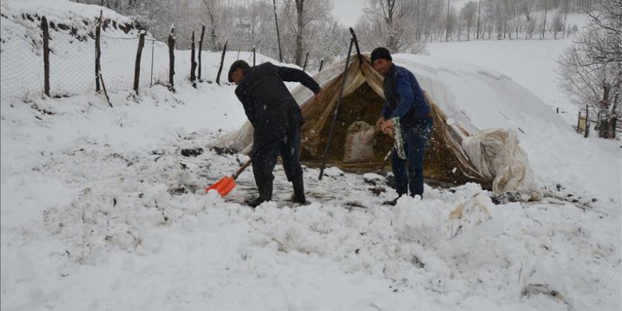 Van ve Muş'ta 45 yerleşim yerinin yolu ulaşıma kapandı