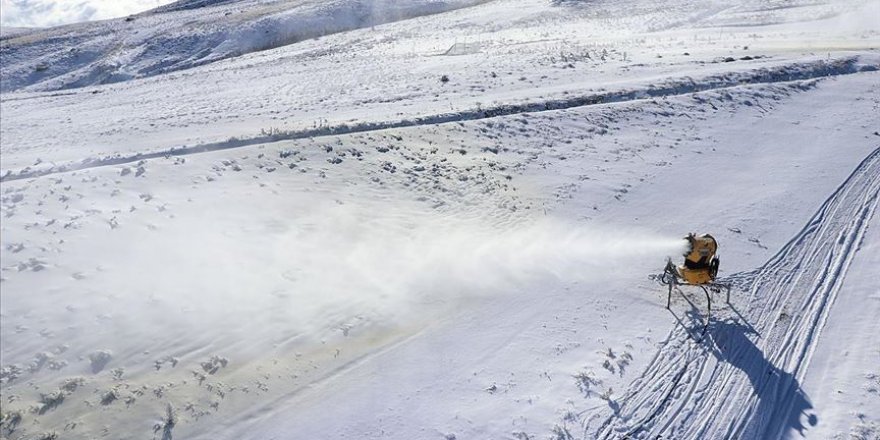 Erciyes Dağı'nda 45 bin metreküp yapay kar üretildi