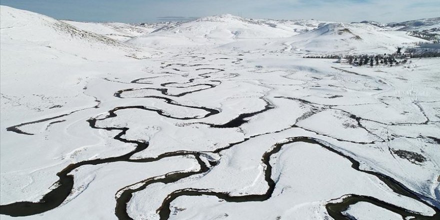 Karadeniz'in menderesleriyle ünlü Perşembe Yaylası beyaza büründü