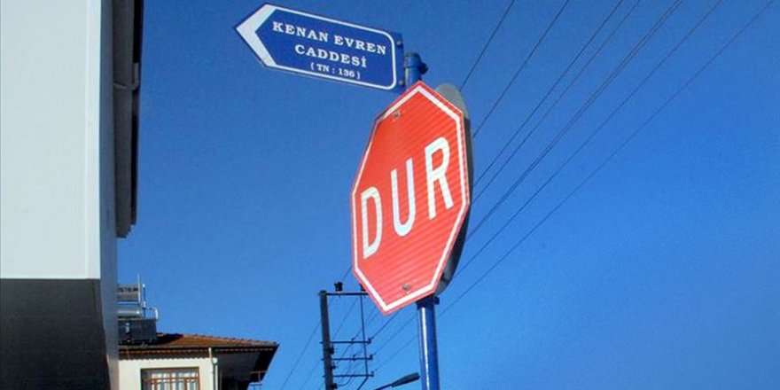 'Kenan Evren' ismi 432 noktada tabeladan silinecek