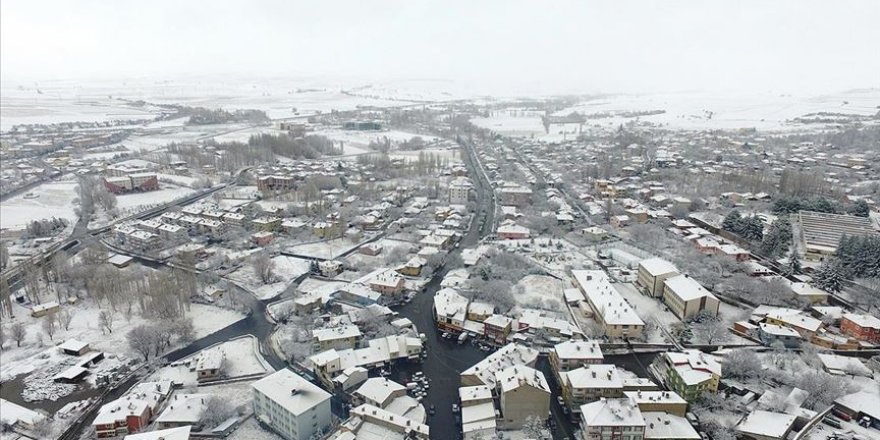 Kar yağışı ile şehirler beyaza büründü